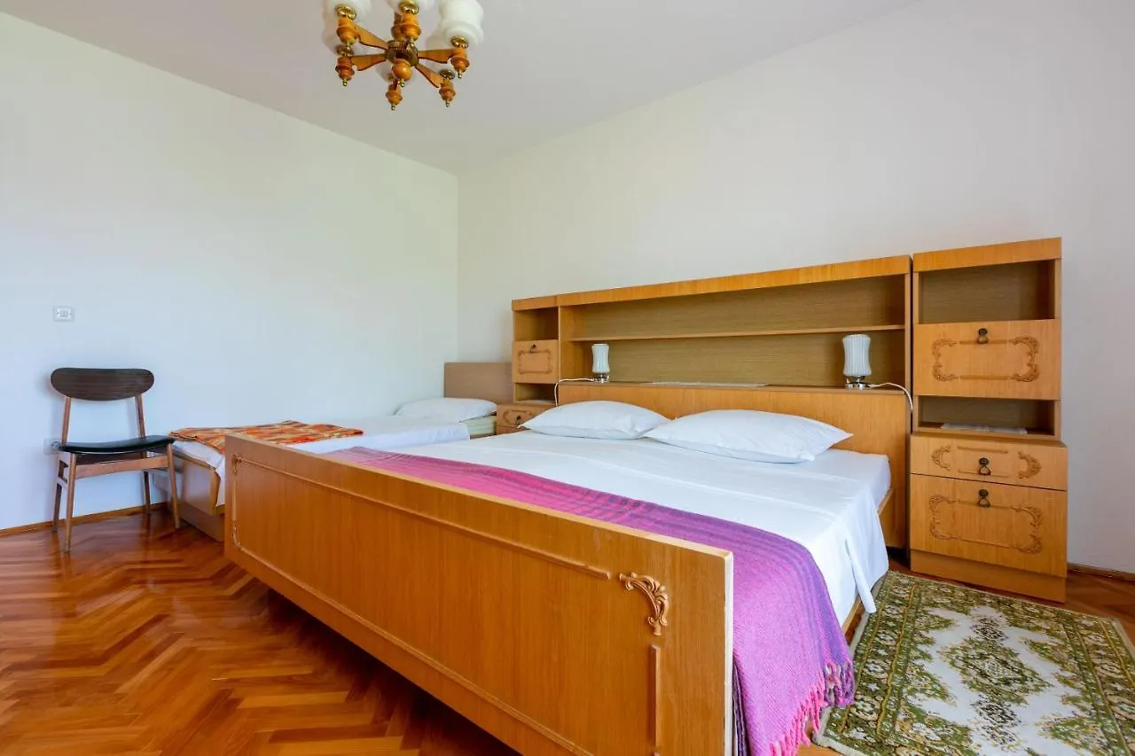 Apartments Mirena Crikvenica 0*,