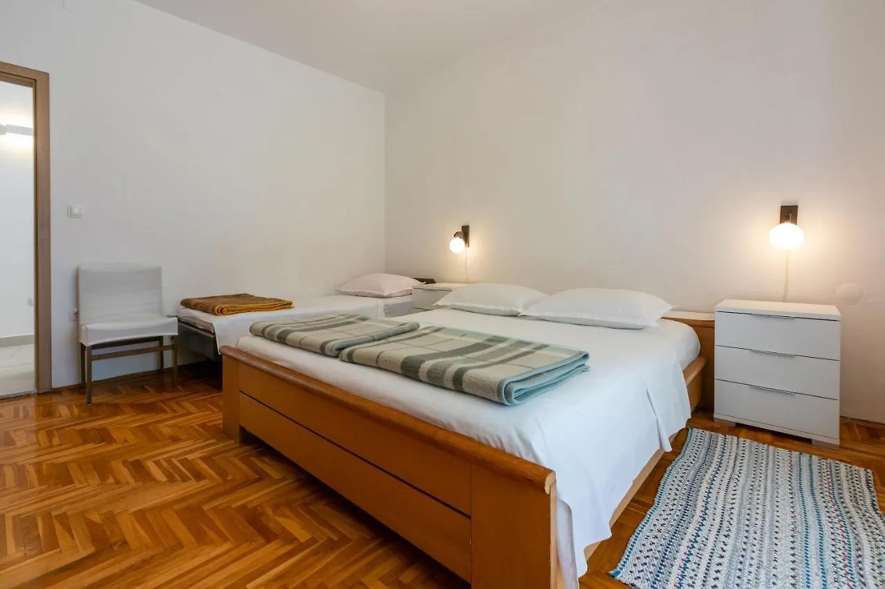 Apartments Mirena Crikvenica 0*,